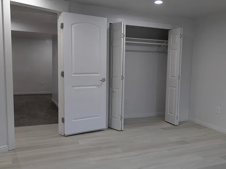 1066 E Searle Ln — Photo 15