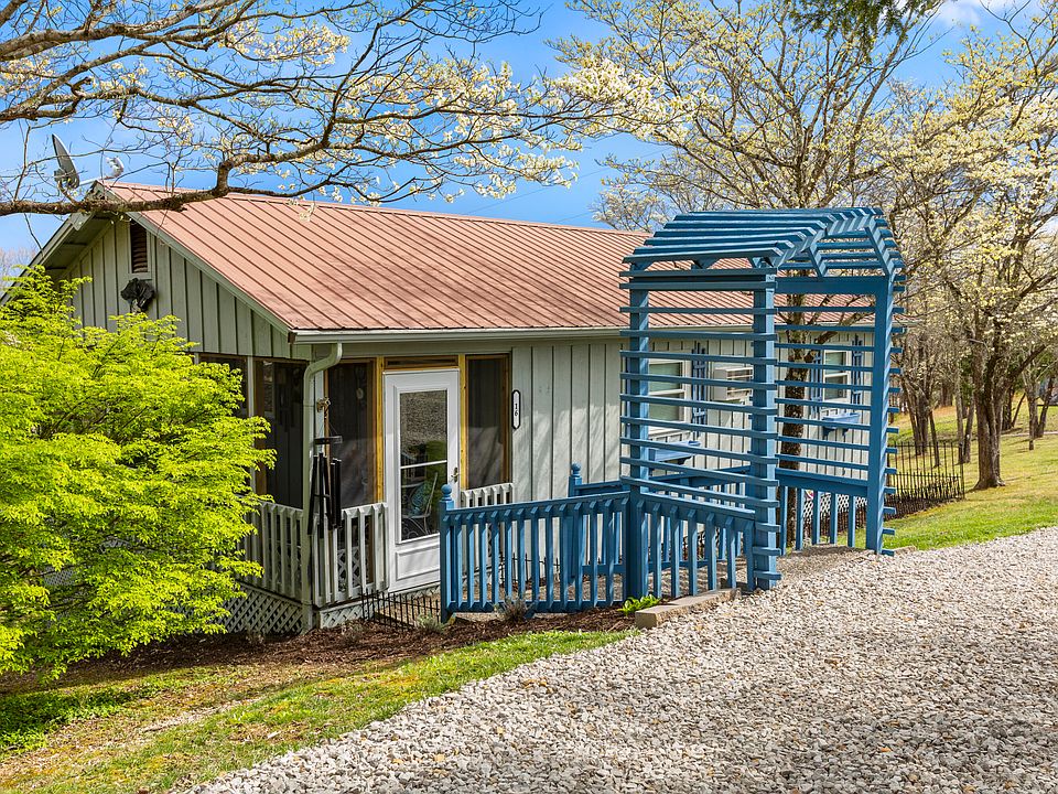 1st image of 16 Dogwood Dr