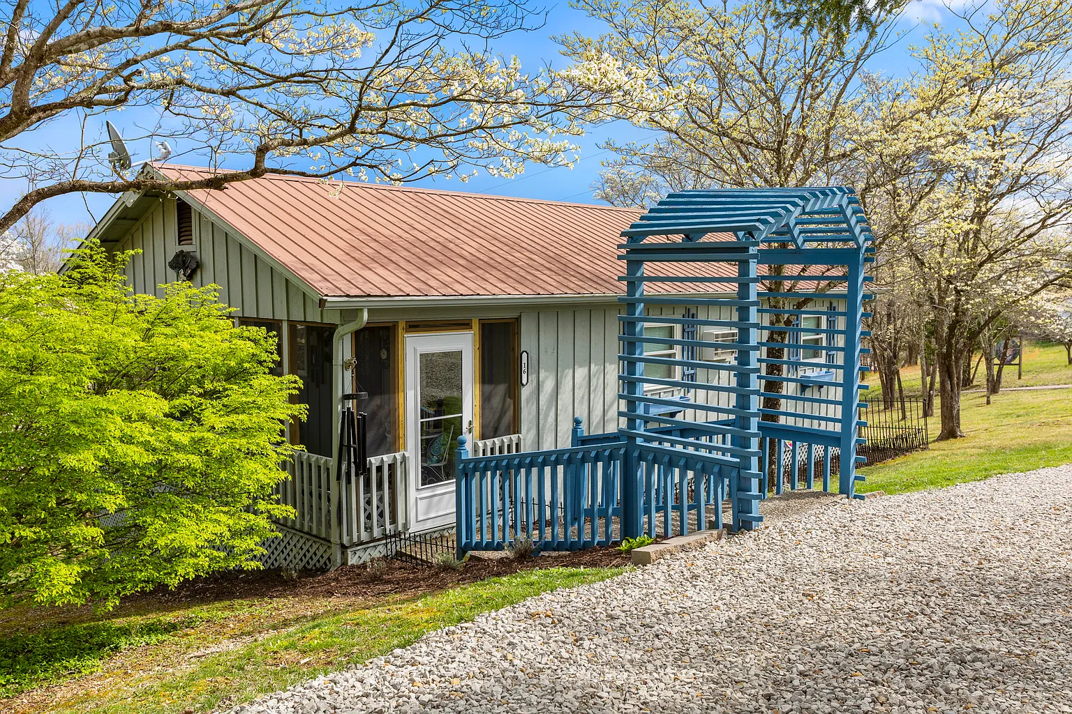16 Dogwood Dr photo 1