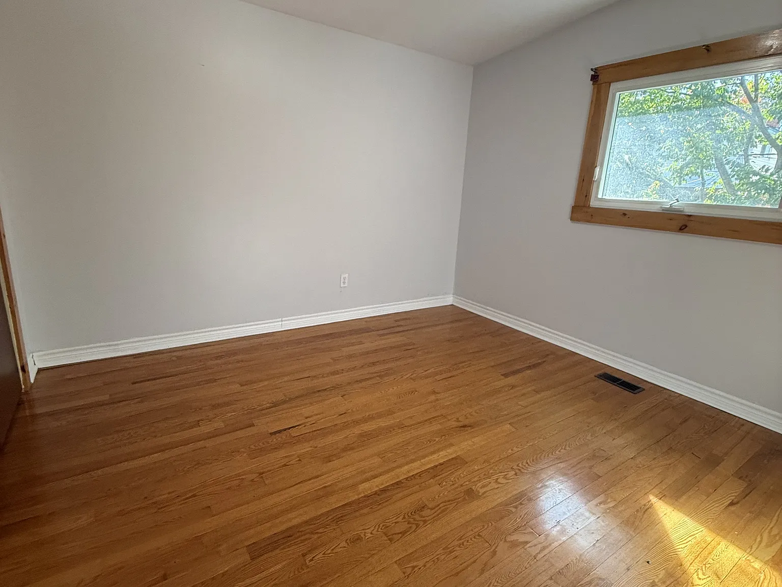 844 Norton Avenue — Photo 3