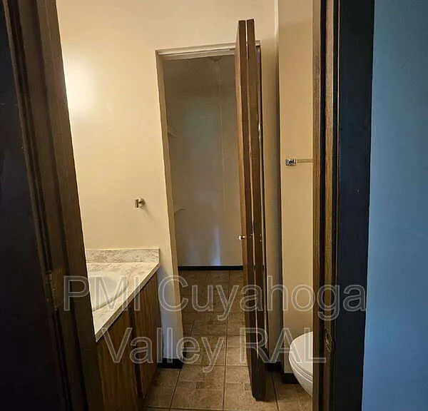 1516 W Market St #11 — Photo 21