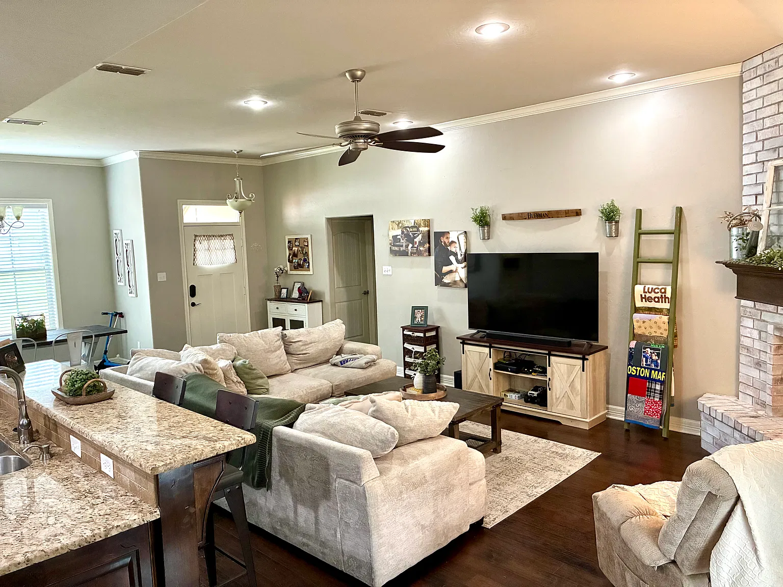 3 bed, 1660 sqft, $2,300 — Photo 2