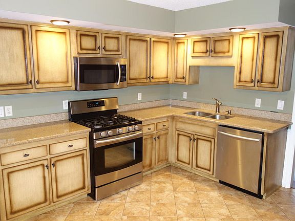 4th image of 1004 Woodfield Ln