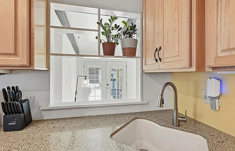 2309 Newark St — Photo 13