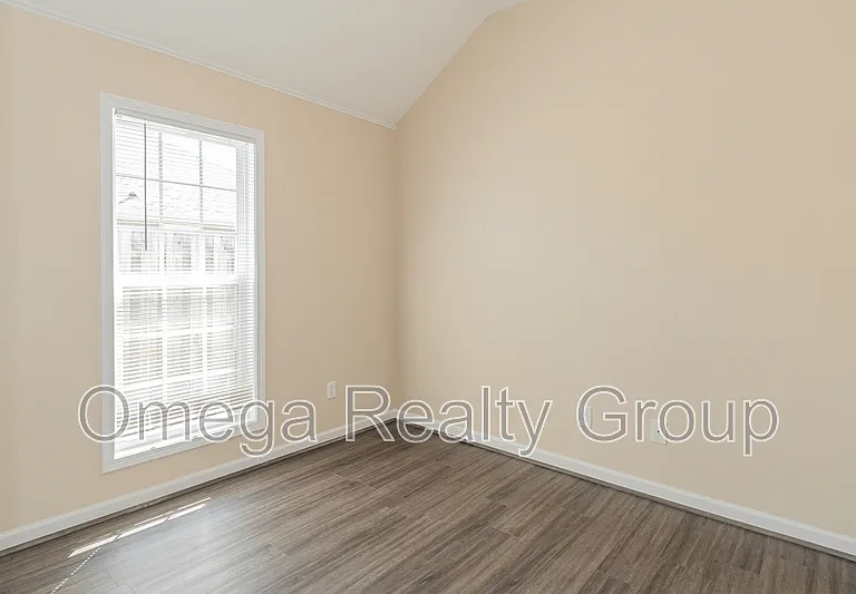 2170 Village Ln — Photo 32