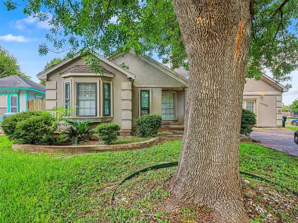 15102 Treaty Oaks St, Houston, TX 77053