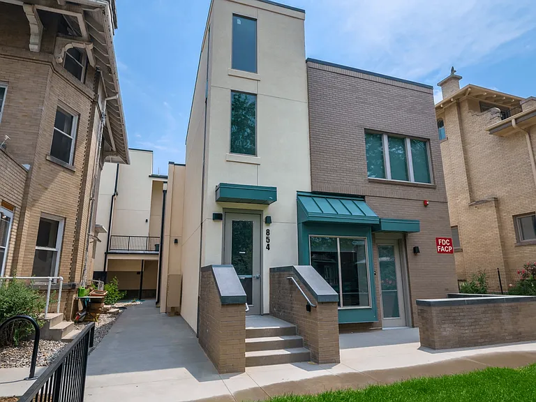 854 N Emerson St — Photo 12