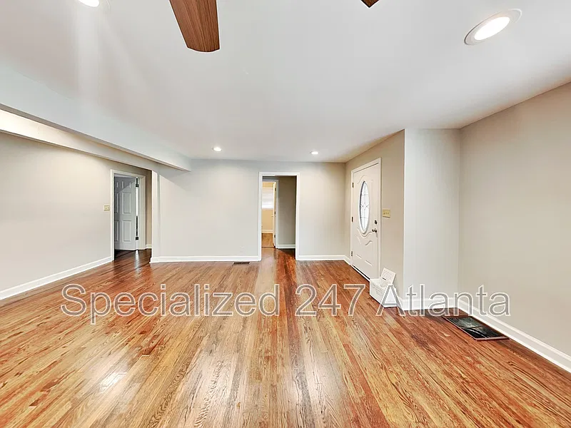 3 bed, 2.0 bath, 1933 sqft, $1,795 — Photo 3