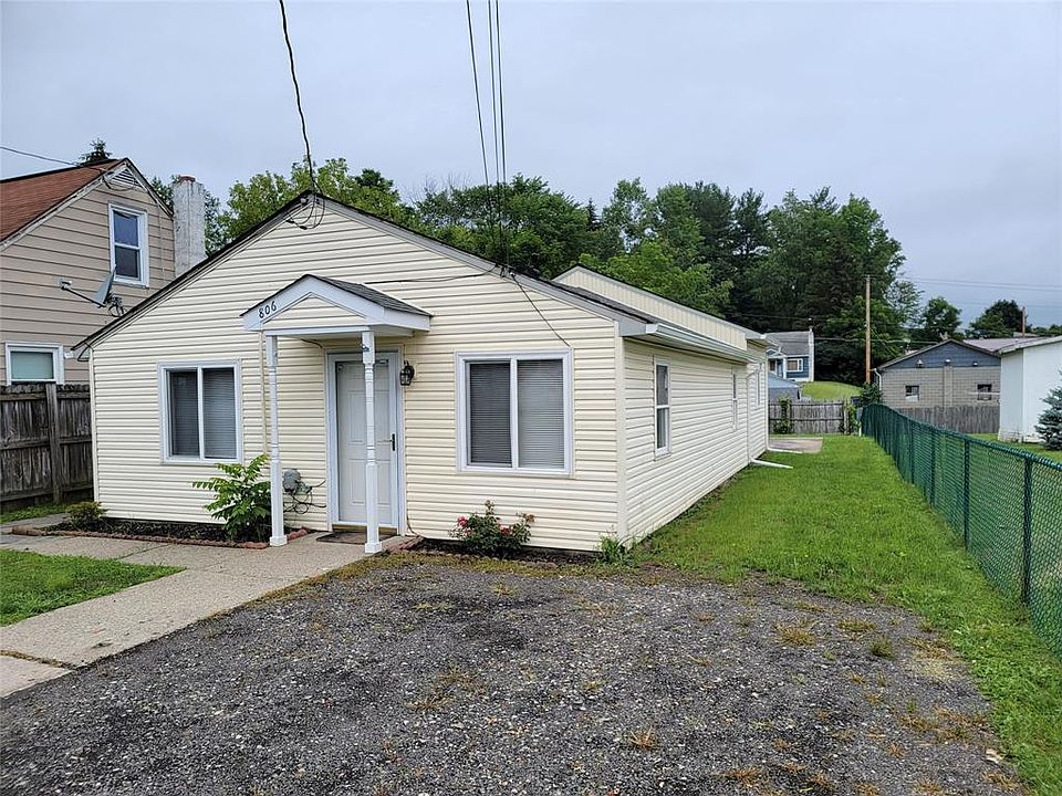 1st image of 806 Carl St