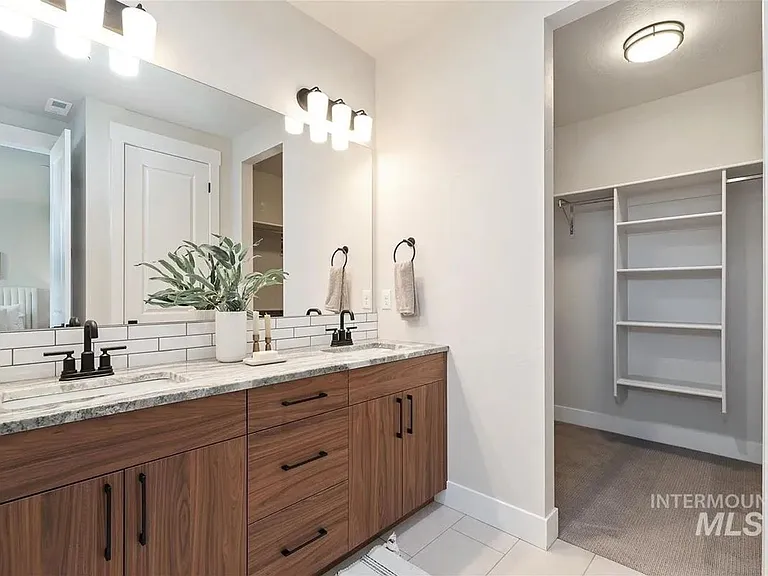 562 Hidden Mill Ct — Photo 15
