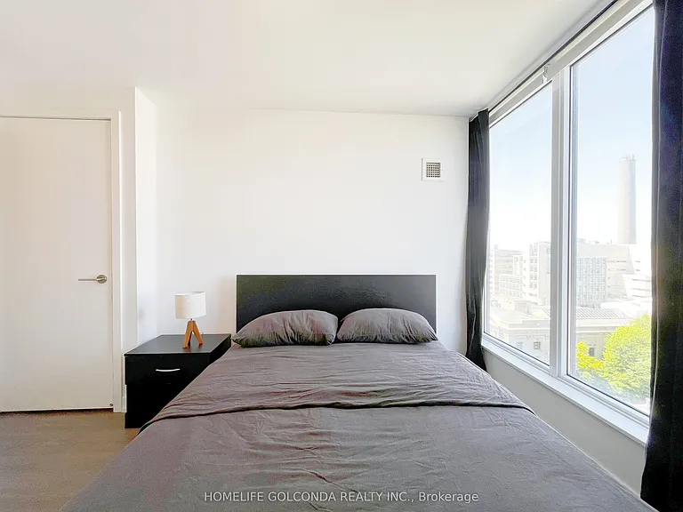 203 College St #1205 — Photo 8
