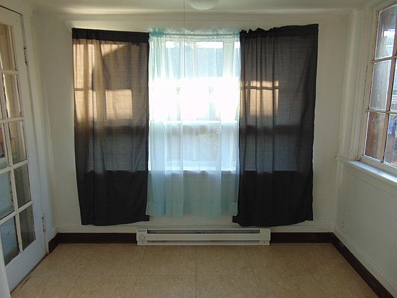 3rd image of 1736 Summit Dr