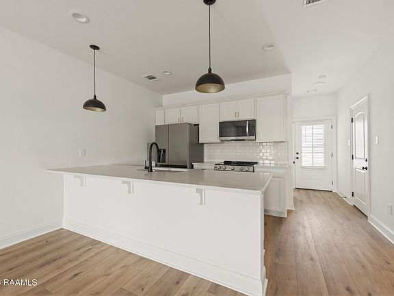 5th image of 109 Maplebrook Way