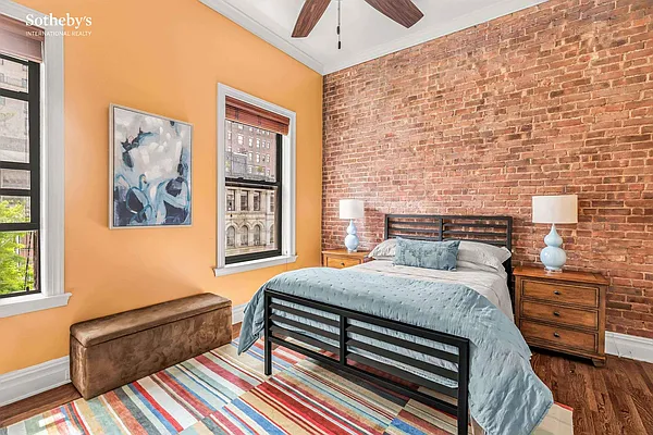 Sold by Sotheby's International Realty | media 11