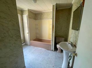 226 E Snyder Ave, Lansford, PA 18232