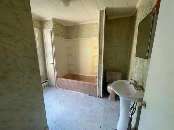 226 E Snyder Ave, Lansford, PA 18232