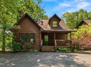 450 Silver Maple Ln, Gatlinburg, TN 37738