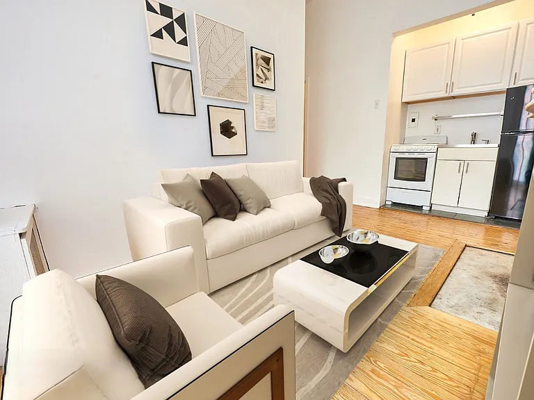 120 E 10th St #2 — Photo 4