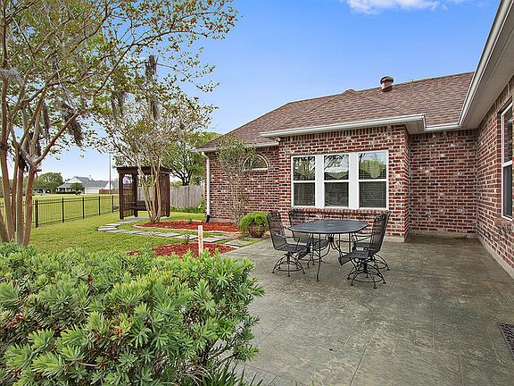 Large Patio : Windows are from Master