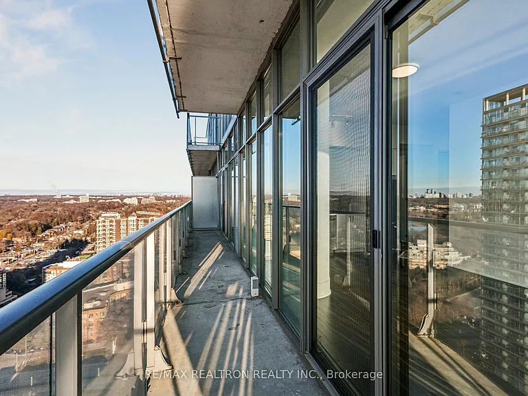103 The Queensway #2805 — Photo 36