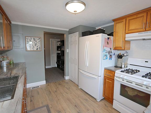 4th image of 1525 Oak St