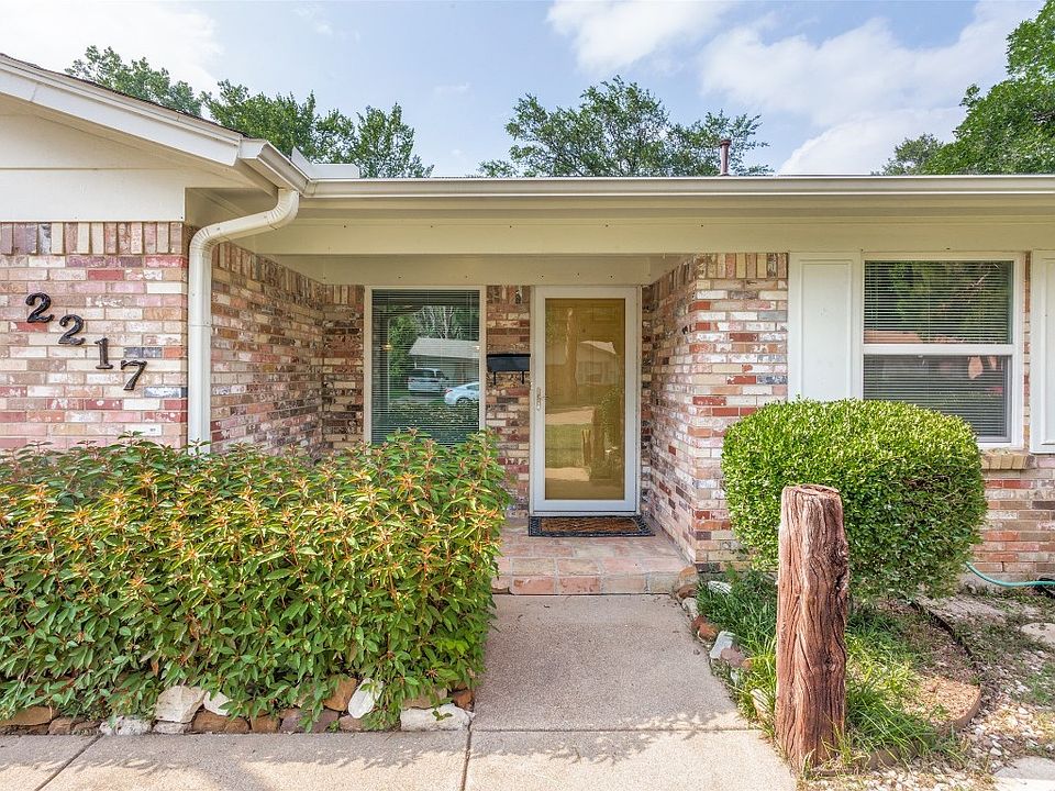 1st image of 2217 Hackberry Dr