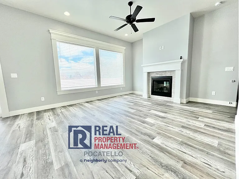 1620 Petersburg Dr — Photo 9