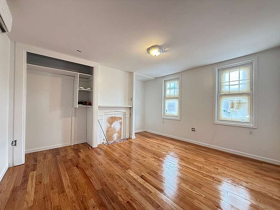 4th image of 142 Autumn Ave Floor 1
