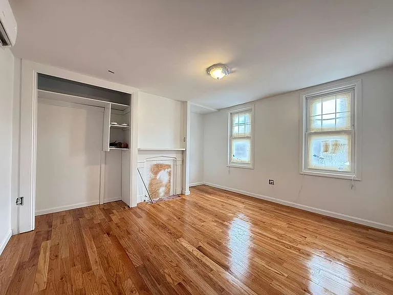 142 Autumn Ave #1 — Photo 4