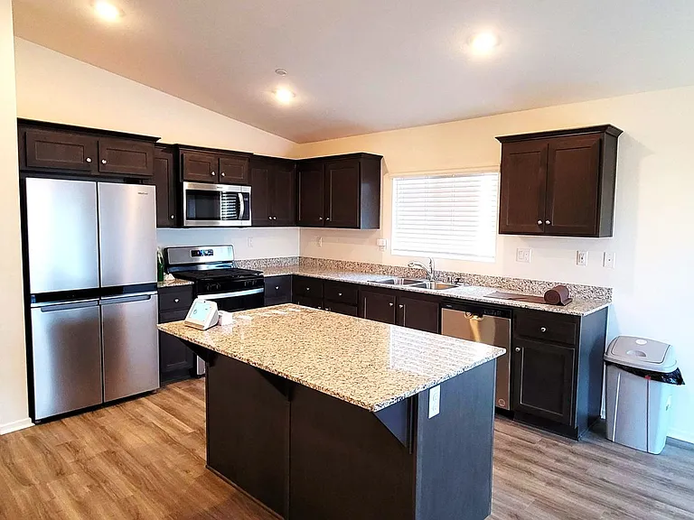 1238 Allegiance Ave — Photo 2