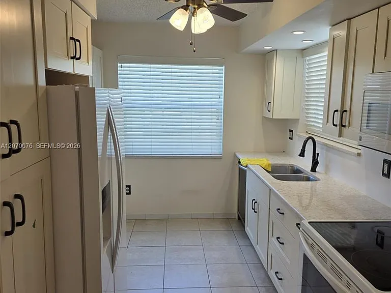 2255 SE 27th Dr #102 — Photo 12