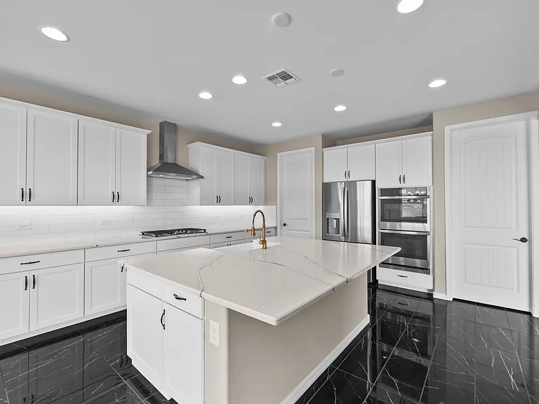 16001 N Columbus Blvd — Photo 17