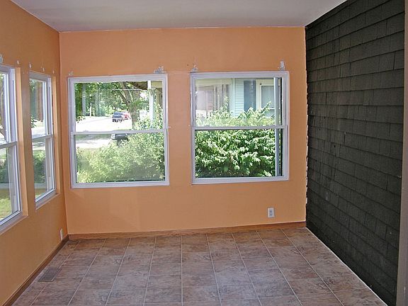 5th image of 511 E Joliet St