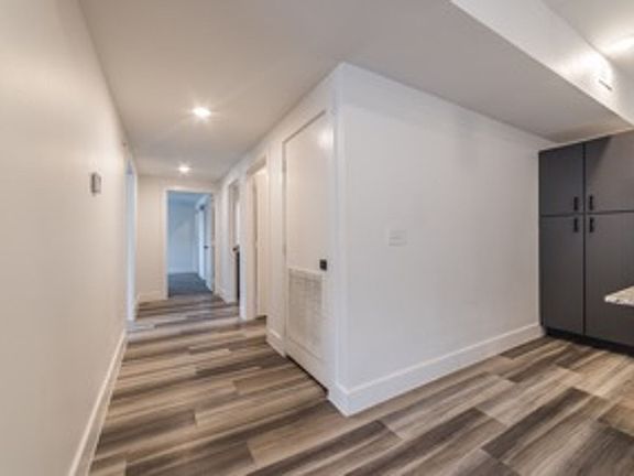4th image of 900 N Leverett Ave #2-109