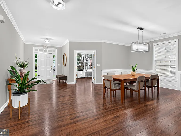 323 Revolution Dr — Photo 8