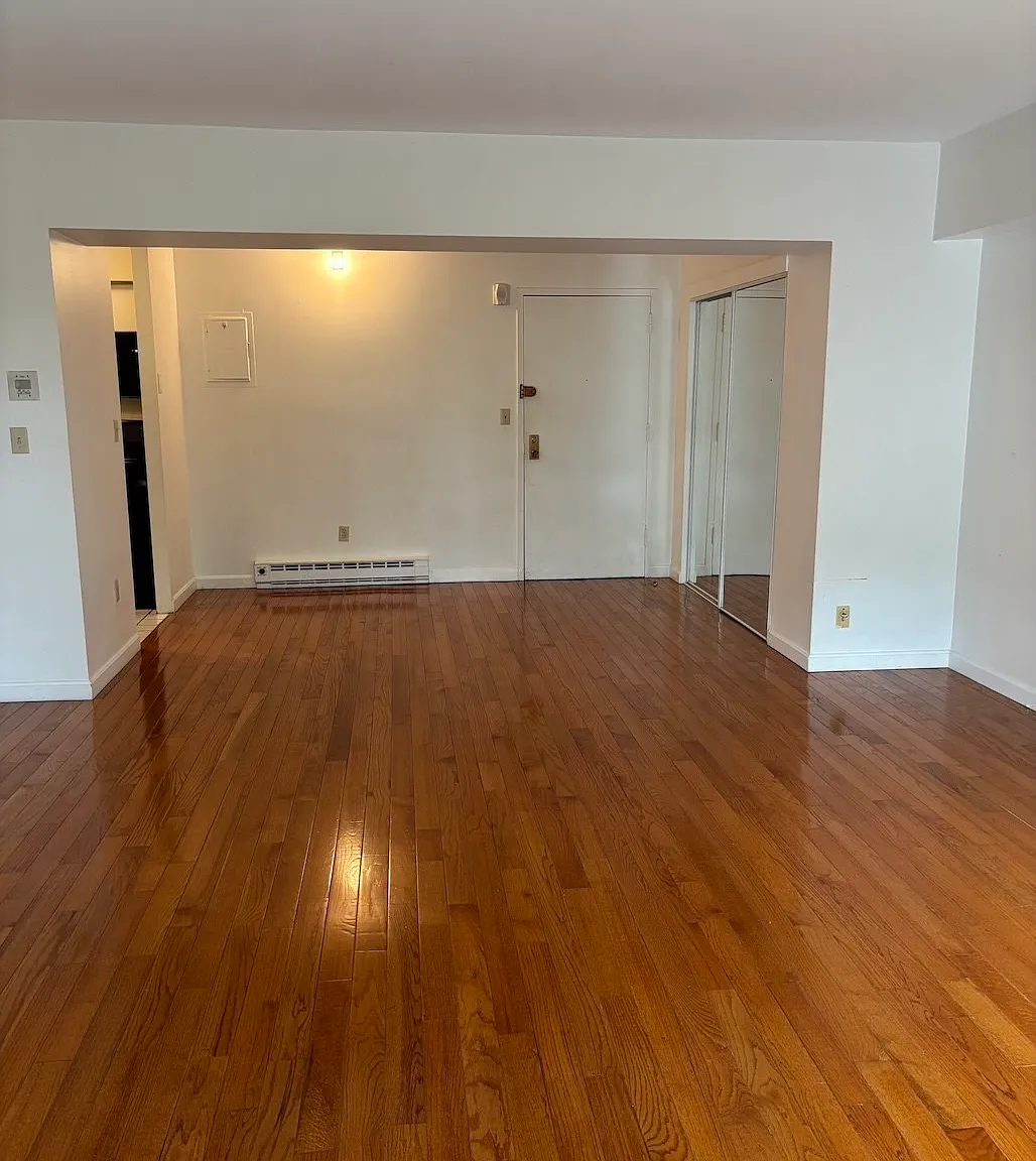 2 bed, 2.0 bath, 1085 sqft, $3,900 — Photo 2
