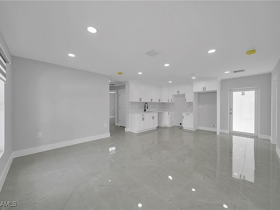 4th image of 1132 Ravenswood St E