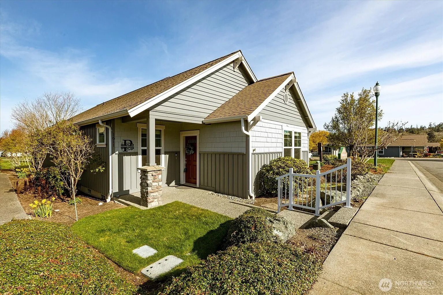 1611 SW Vanguard Street photo 1