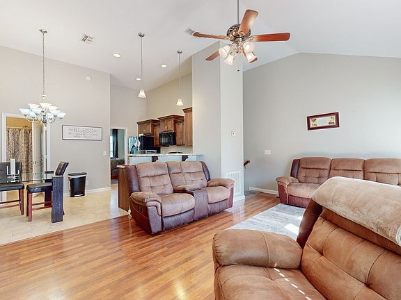 5th image of 152 Matheson Dr