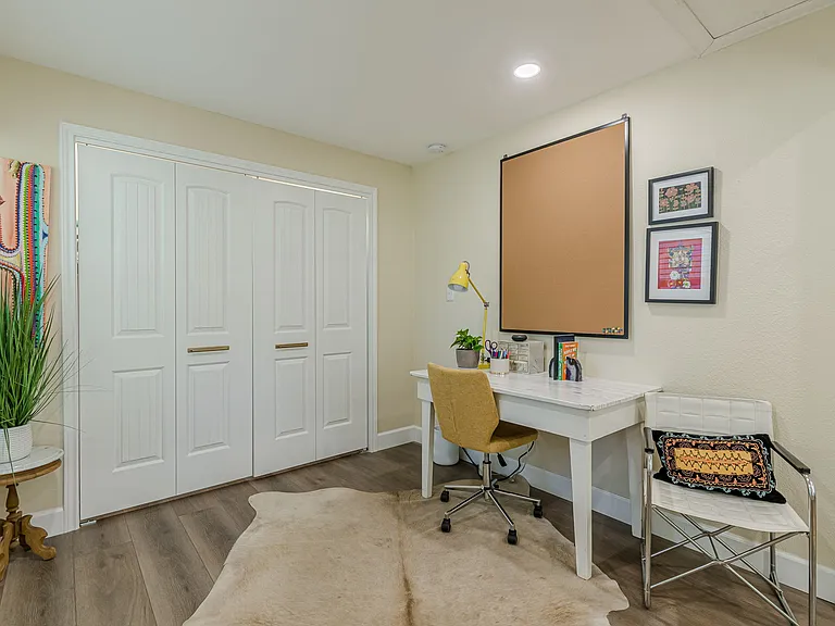 910 N Liberty Ave — Photo 13