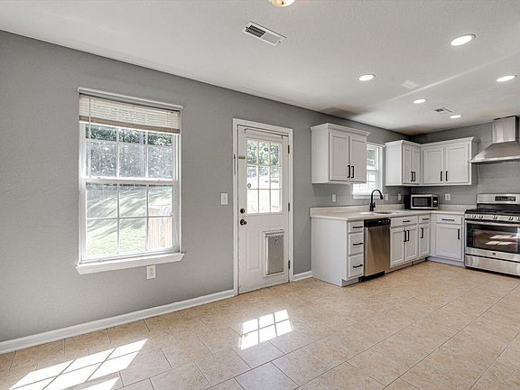 3rd image of 13215 Emerald Creek Cir