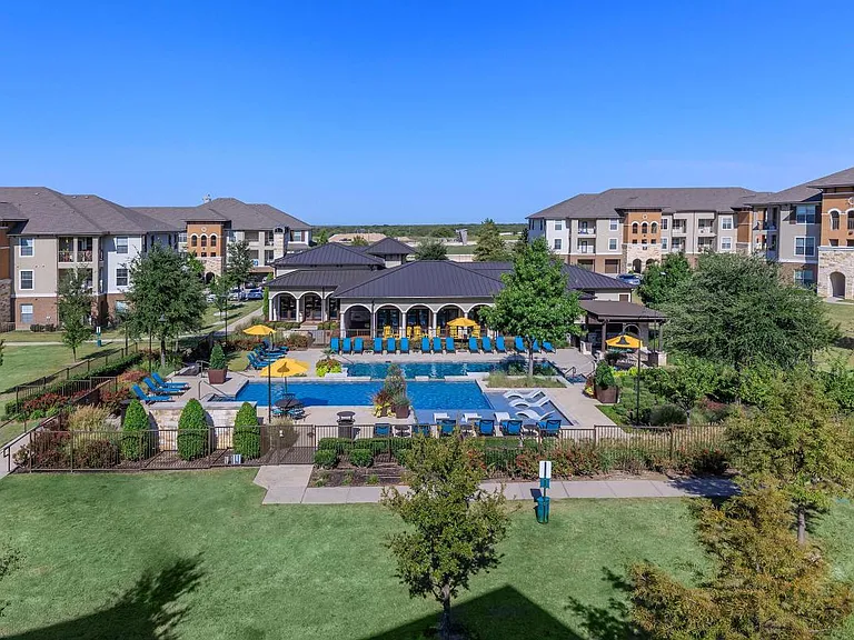 Vue Castle Hills — Photo 20
