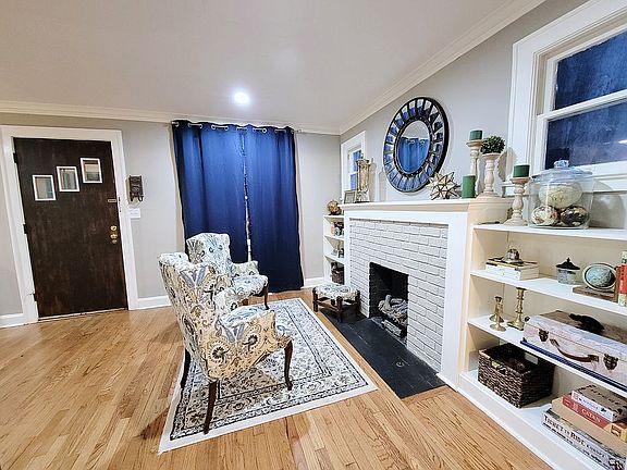 2nd image of 6022 Kenwood Ave