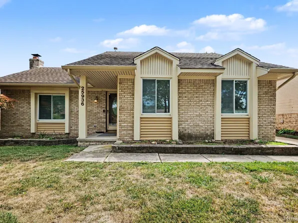 25936 Rose St, Chesterfield, MI 48051