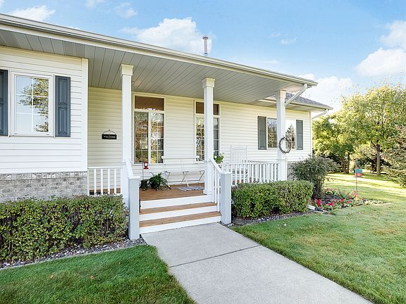 5th image of 22965 3rd St NE