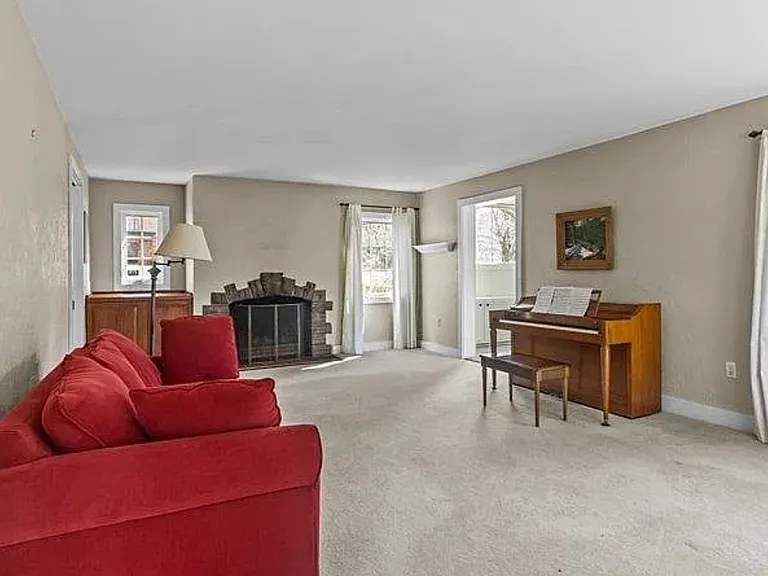 261 S Prospect St — Photo 38