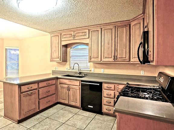 5th image of 7205 Royal Oak Dr