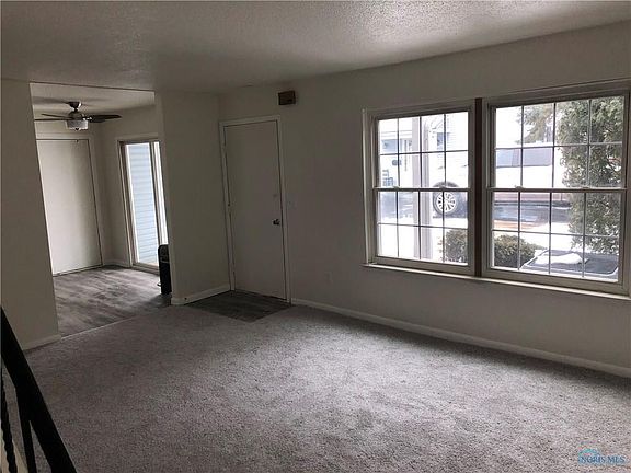 4th image of 3762 Lakepointe Dr