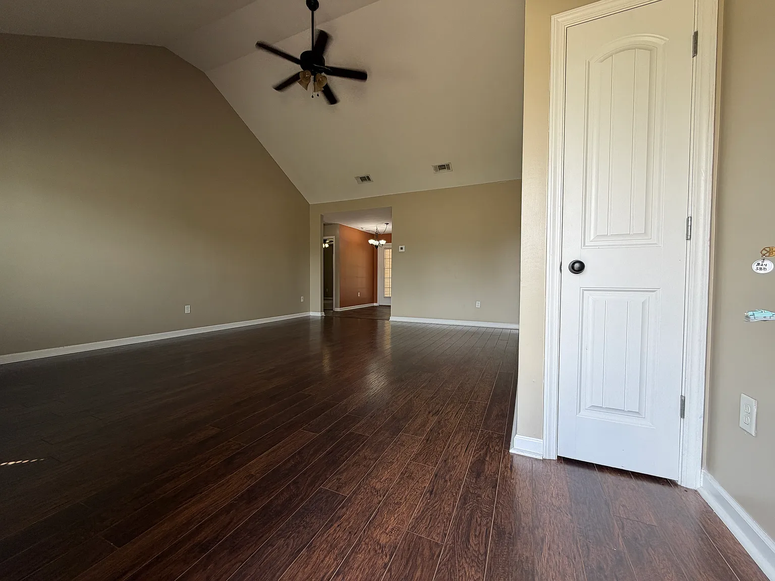 3 bed, 1428 sqft, $1,800 — Photo 3