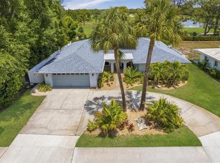 656 Mehlenbacher Rd, Belleair, FL 33756